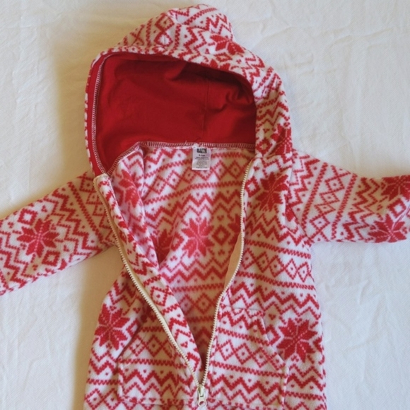NEW hudson baby red fair isle print fleece zipper jumpsuit with hood 6-9 months - Picture 7 of 9